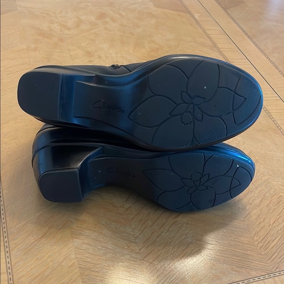 Clark’s Black Ankle Boots Size 7.5 - Picture 7 of 12